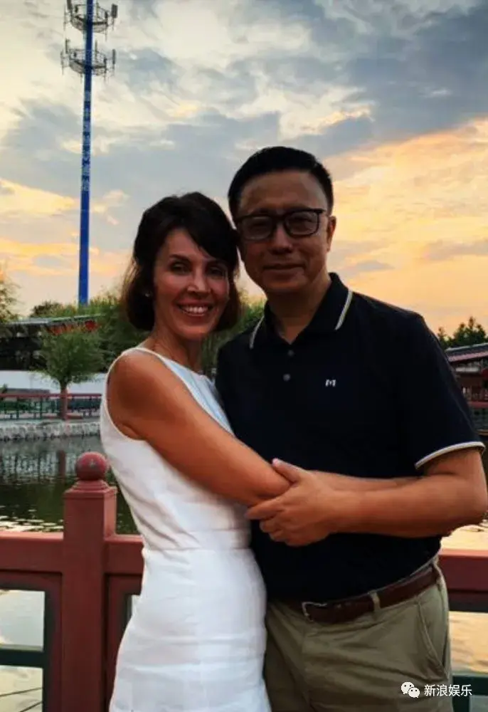 曾经是许多人眼中的励志典范,教育学家,和美国妻子kim的跨国婚姻也一