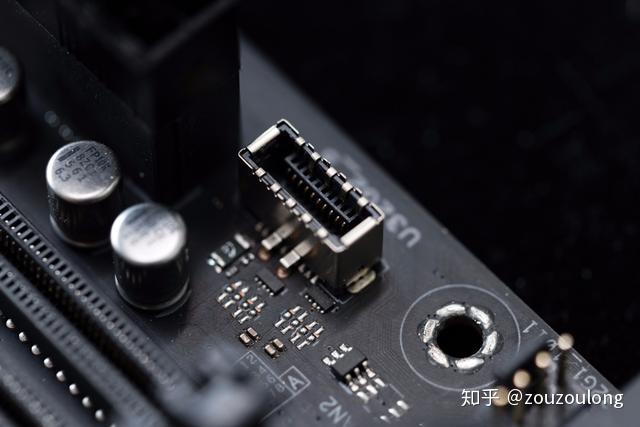 安卓充电接口也基本统一了type-c;而在2019年c8h就在主板24pin供电口