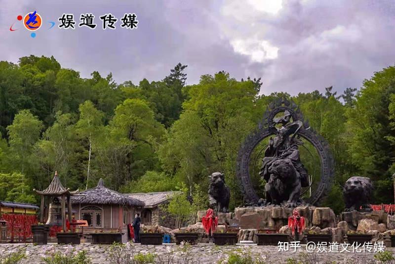 中外媒体摄影家参观老黑河遗址讷殷古城赵春江工作室