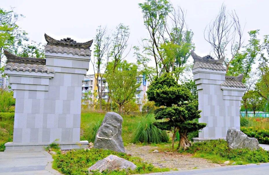 成都全面启动"两拆一增"后,让独属于"花照壁"的美丽得以再延伸~相传在