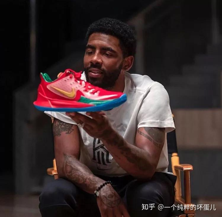 上腳:nike kyrie 5 定製版連襪子都是定製版的靈感來自他的ins頭像今