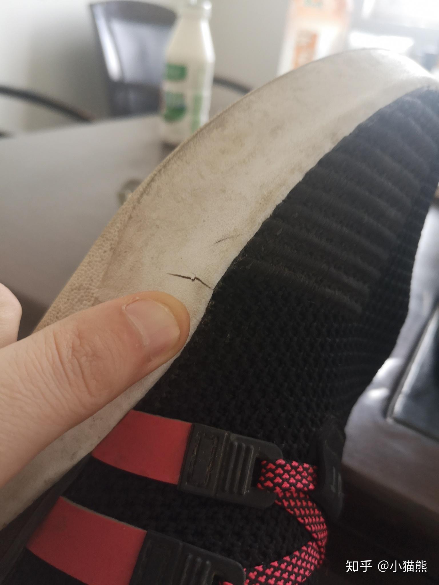 adidas eqt bask adv鞋底容易裂开嘛?