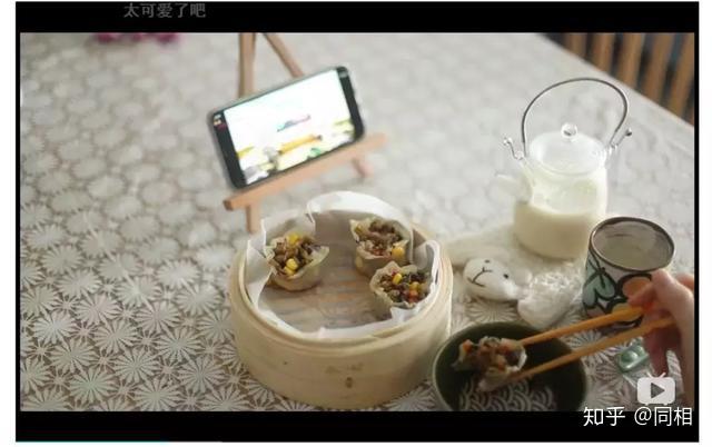 吃播早期在日韩两国兴起,2014年韩国女生朴淑妍(the diva)开启了她的