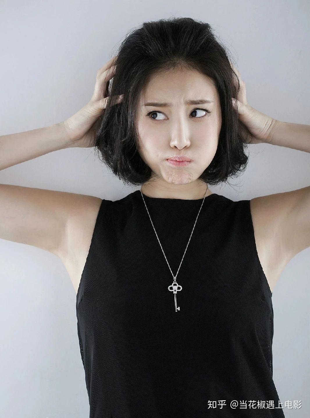 正式复出之后,牛丽燕开始重新发力,连续接演了《凰图腾》《幸福生活在