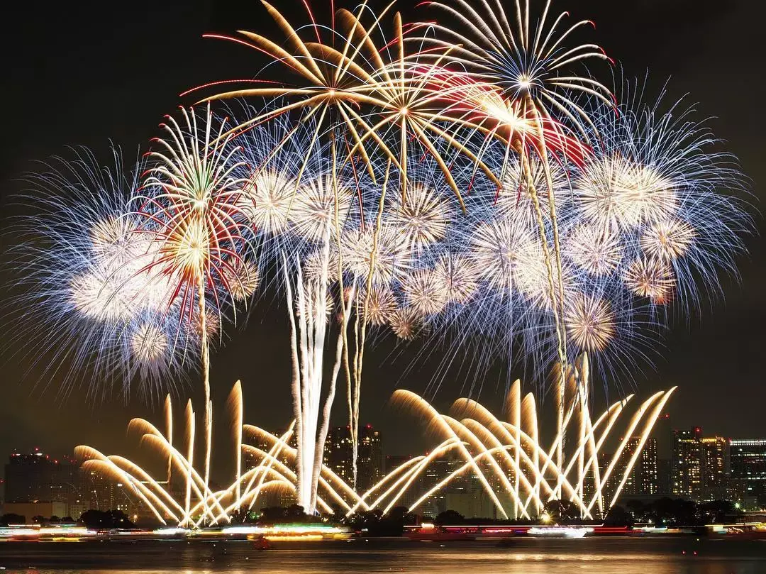 在日本,花火大会也能躺着看了 - 知乎