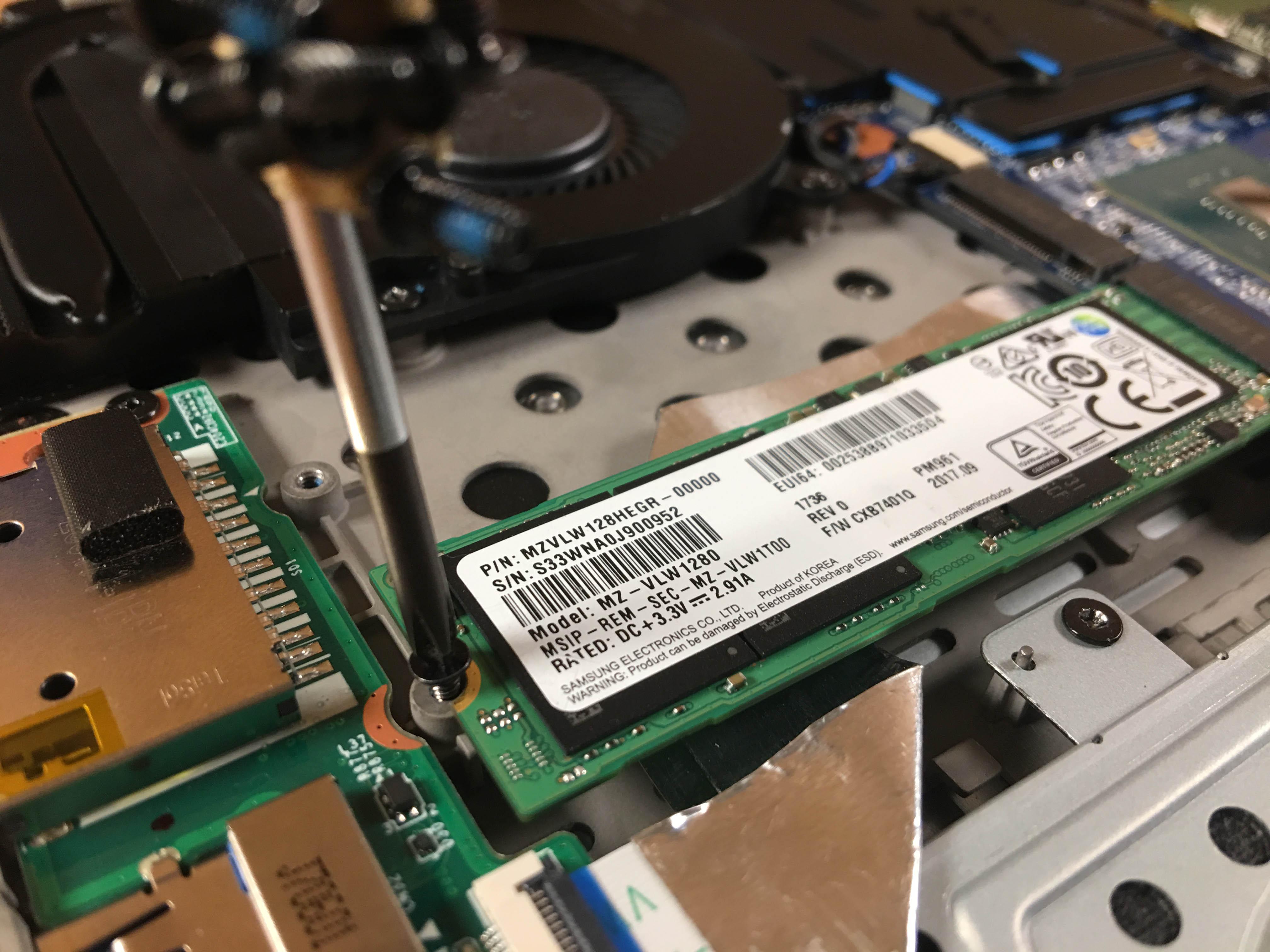 2硬盘位靠近机械硬盘,2个m.