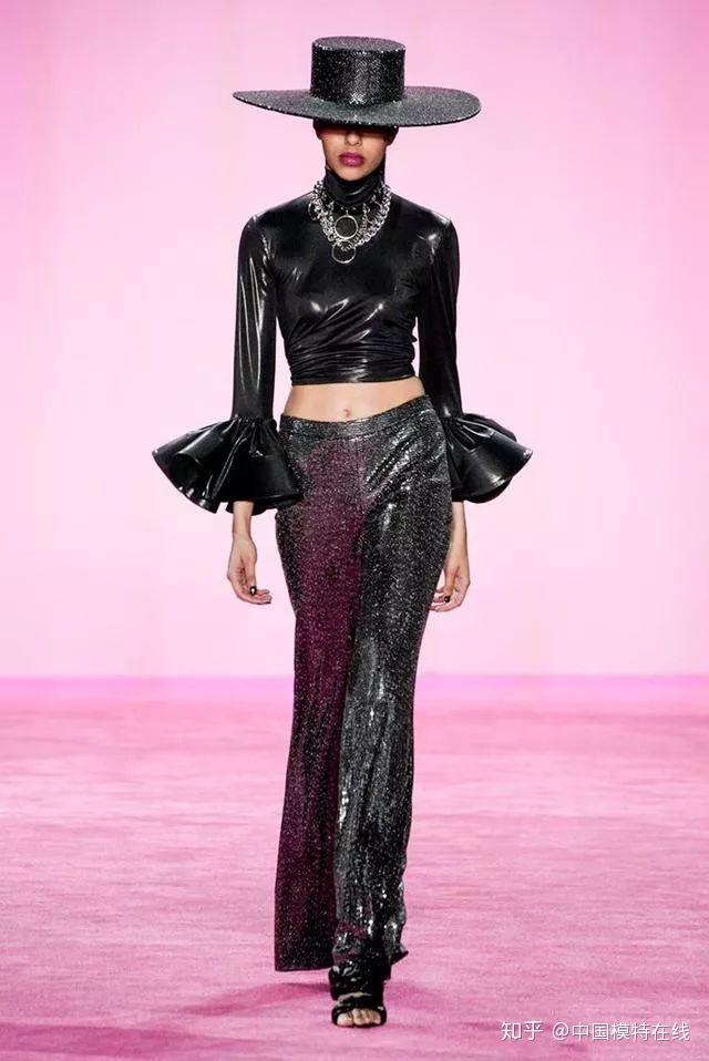 2020秋冬纽约时装周重金属元素的时尚魅力