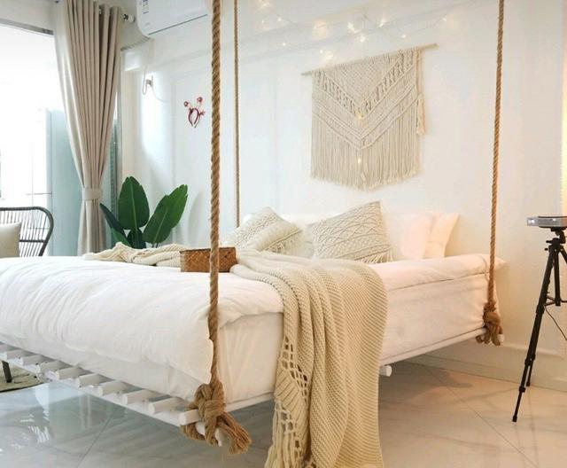 没有床脚的床全靠绳子拉起看起来挺有趣的吊床真的好吗