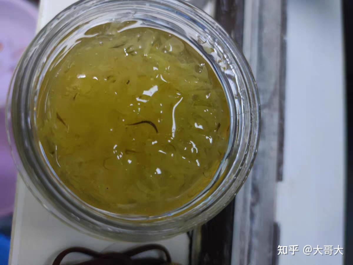 今就给大家介绍下能让你白的发光的teae光果甘草焕亮精华液主打成分是