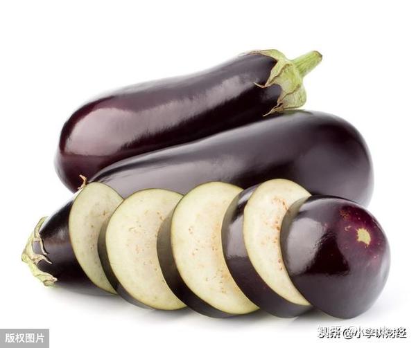 茄子维生素损失量可达50%以上。在茄子的所有吃法中，拌茄泥是最健康的。