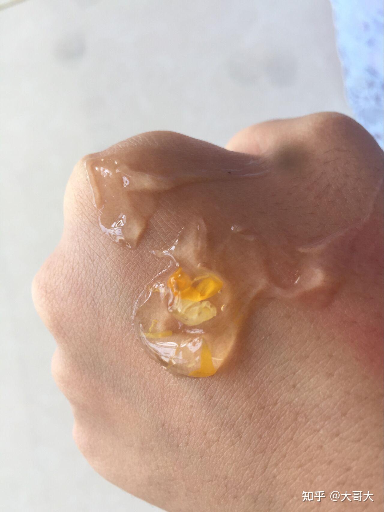 今就给大家介绍下能让你白的发光的teae光果甘草焕亮精华液主打成分是