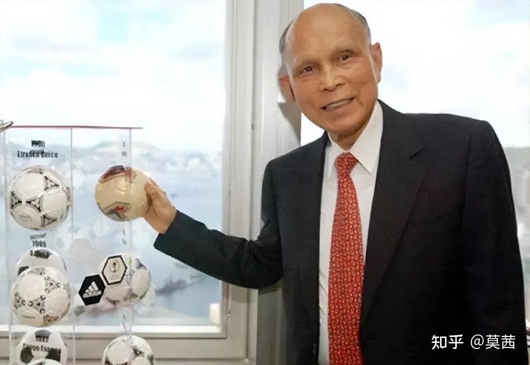 同样是霍英东的孙子霍启刚霍启山霍启仁三兄弟差别有点大