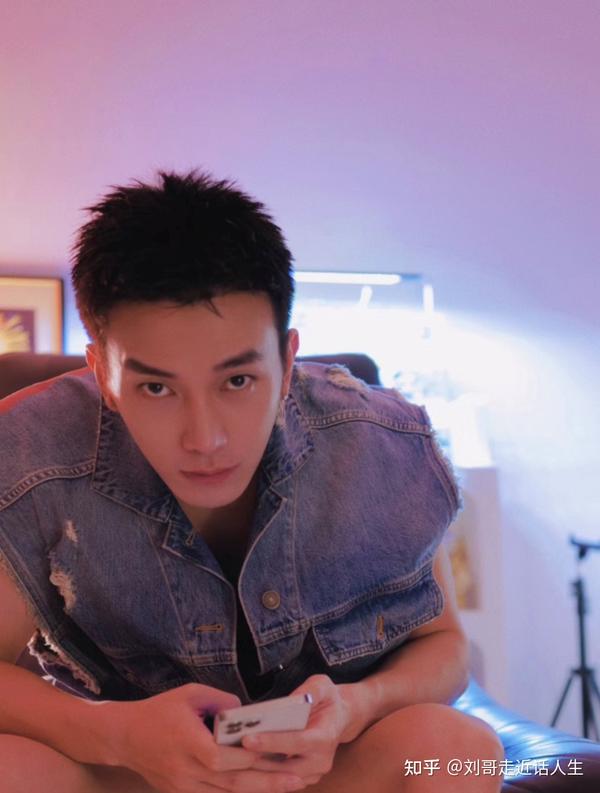 北京01年超帅运动博主,壮硕胸肌太诱人了 - 知乎