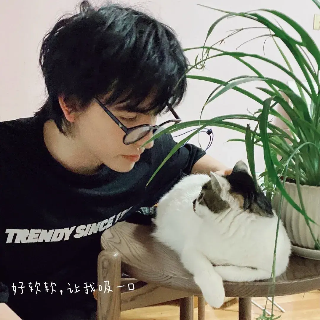 "清华第一美少年"爆红,中俄混血神颜,还是顶级学霸,网友:我一直男快弯