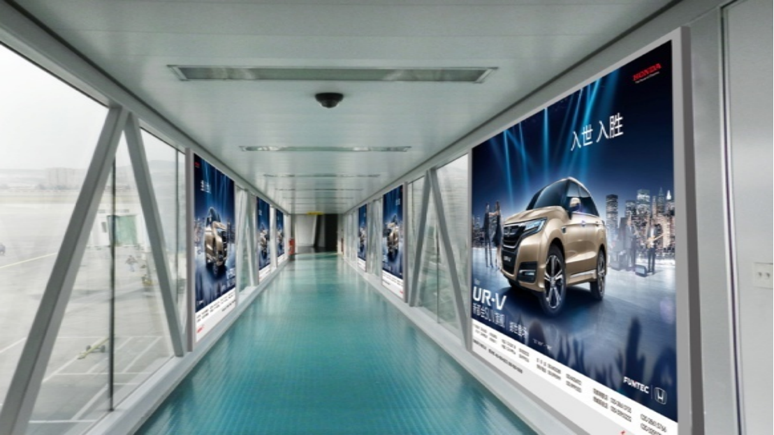 5.银川机场廊桥广告