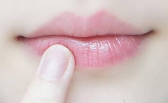 怎么改善凸唇 v2-41621fde56bd1fffd269fbd48f213732_1440w.jpg?source=172ae18b