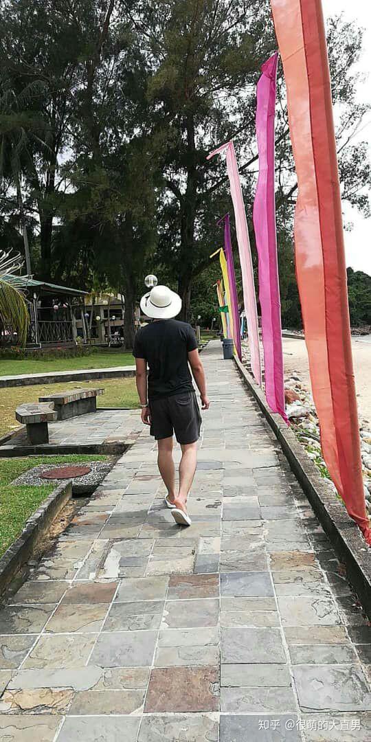 现在净身高一米七的男生会显得很矮吗?会影响工作吗?还有找对象呢?