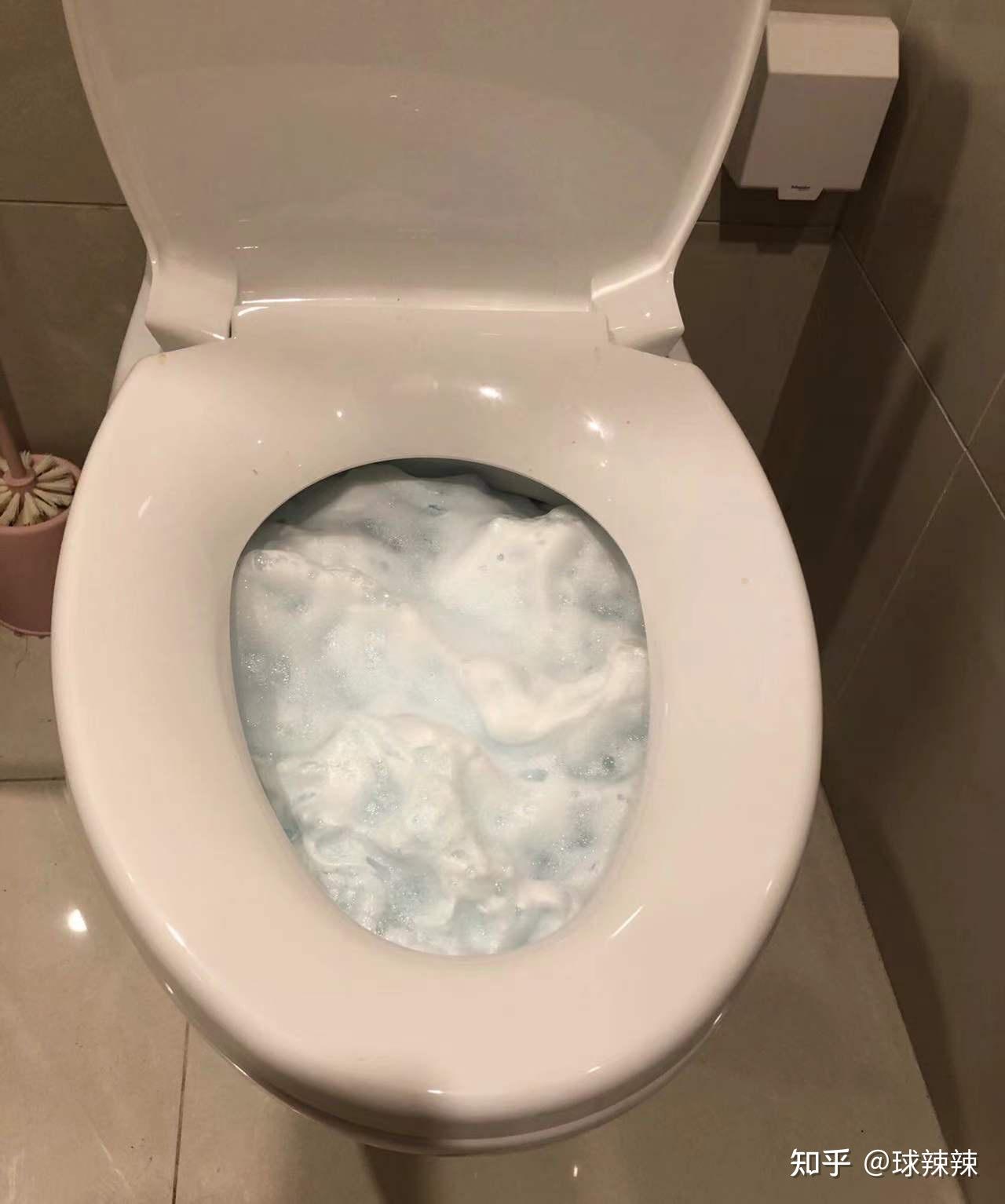 马桶有异味还有很多黄色污垢如何省力的快速清理干净