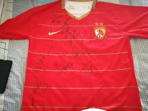 坐飞机回大连的时候又在机场遇到了高拉特和保利尼奥,最