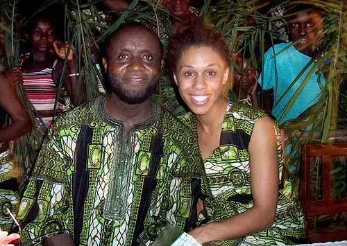 被白人家庭收养了28年后,她发现自己竟然是非洲部落公主