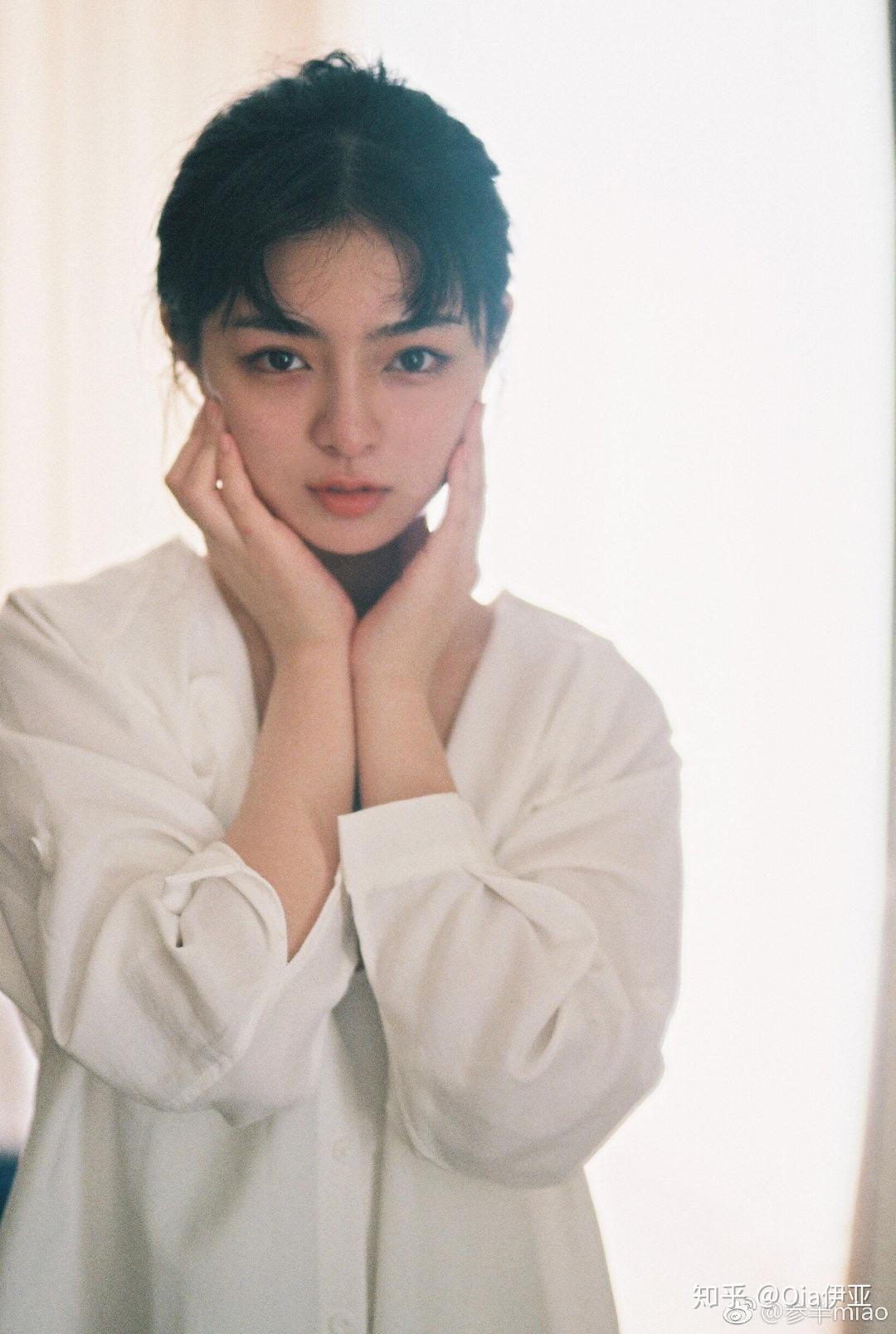 如何评价网红参半miao的脸?