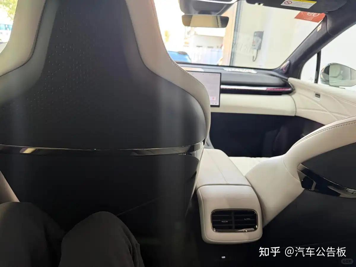 新款极氪X实车曝光,内饰变化大,预计四季度内上市 - 知乎