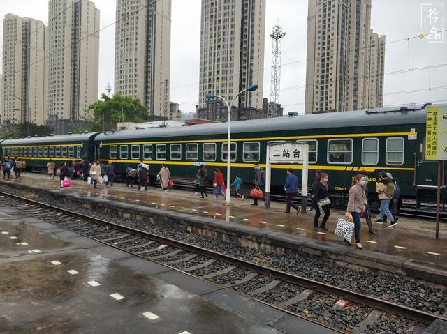 重庆江津火车站没有售票处乘客先上车后补票一天只有2趟车