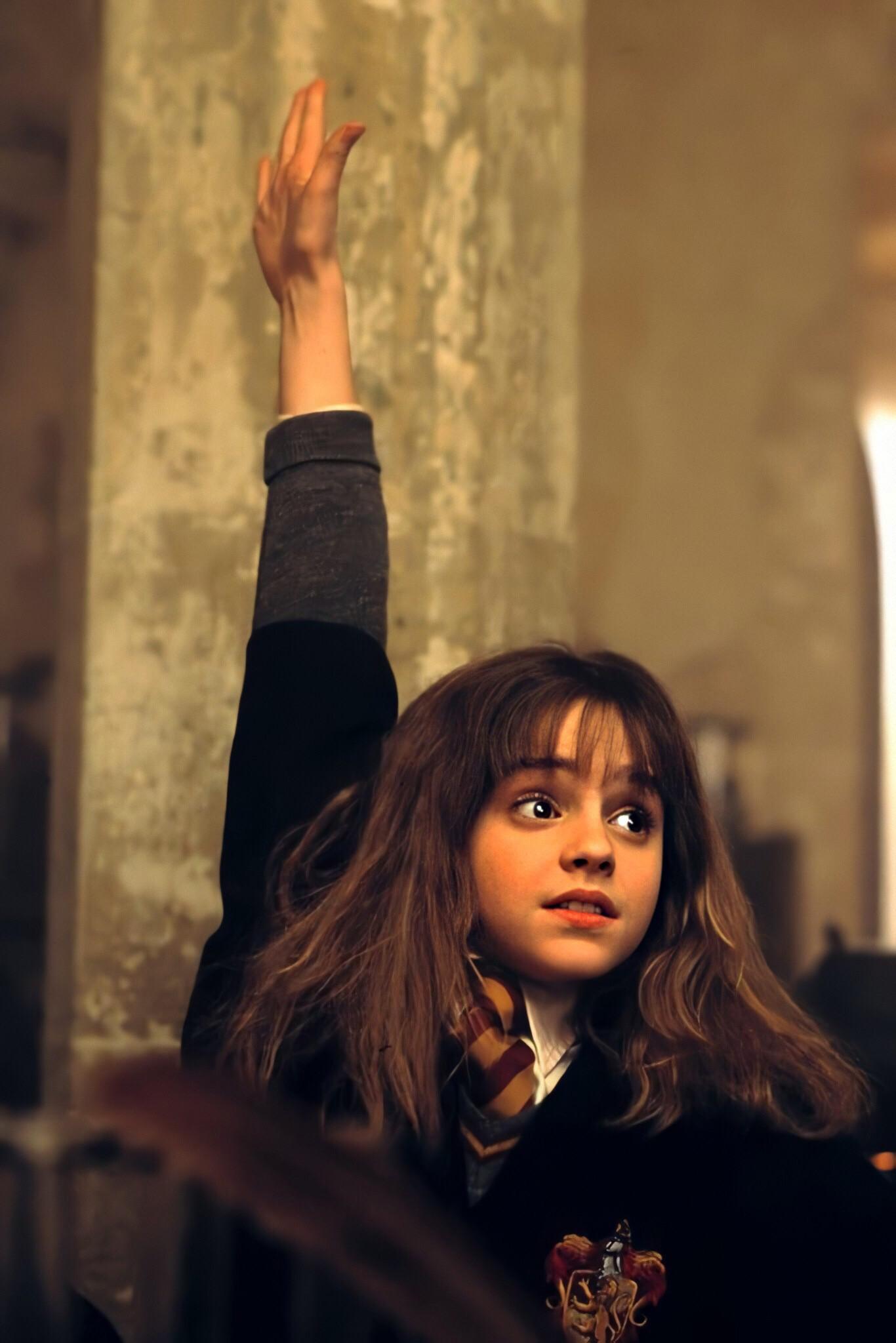 格兰芬多扣十分.哈利:?(乱入一个哈莉)马尔福:教授,我举报,哈莉破特上