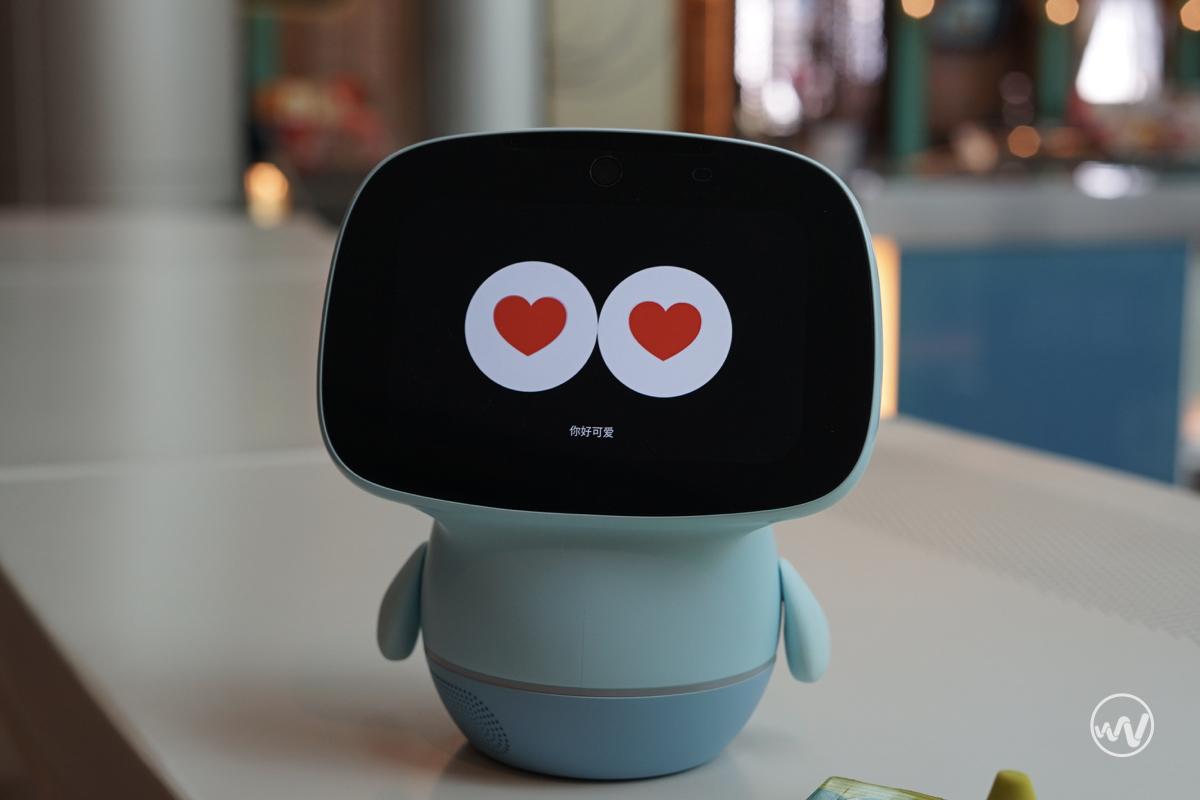 首发评测透过聪聪看儿童智能机器人的ai与爱
