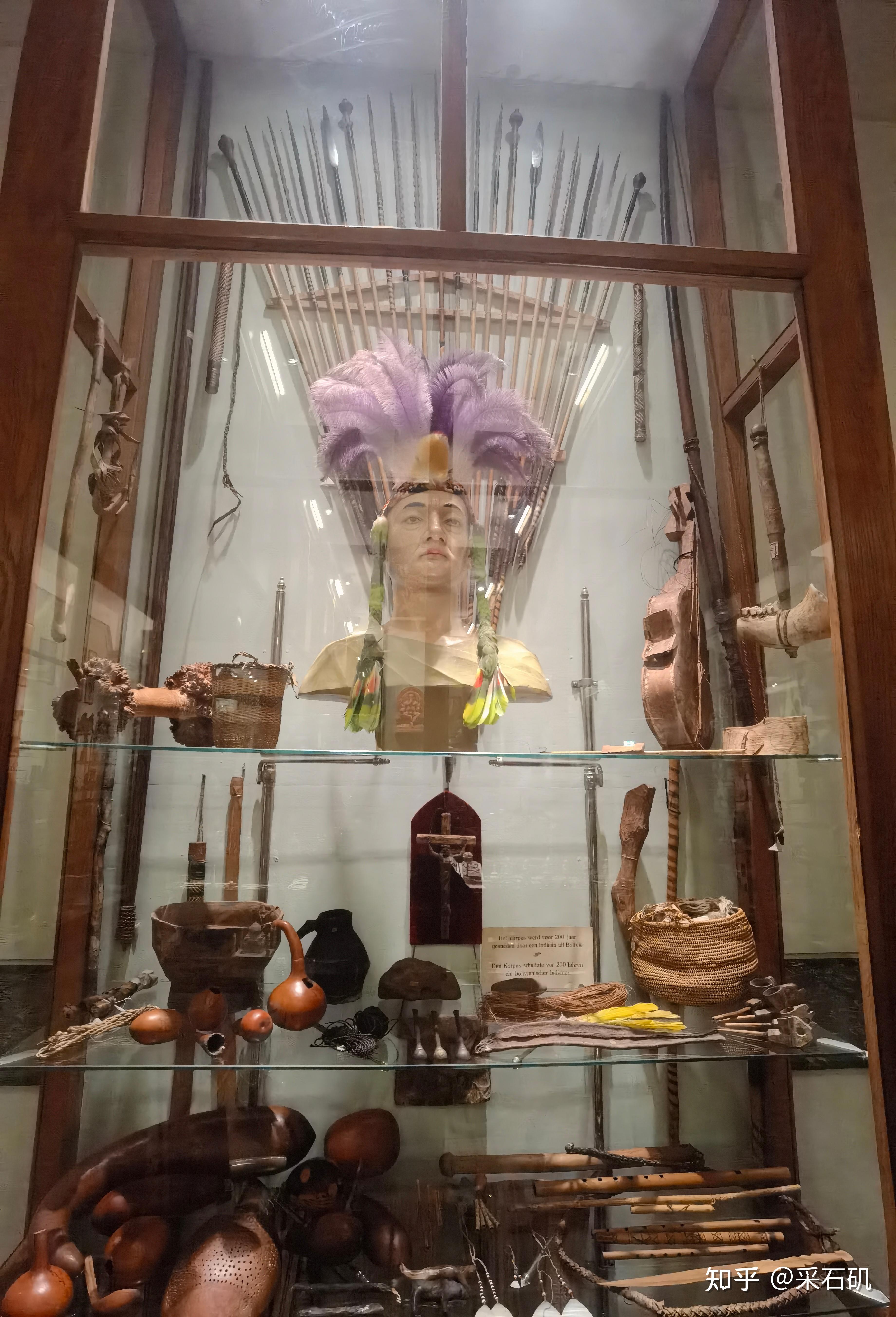 该博物馆主要展示与天主教传教士相关的展品,包括家庭用品,传教士照片