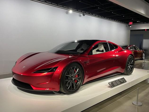 特斯拉roadster2实车亮相提供spacex选装零百加速迫近1秒
