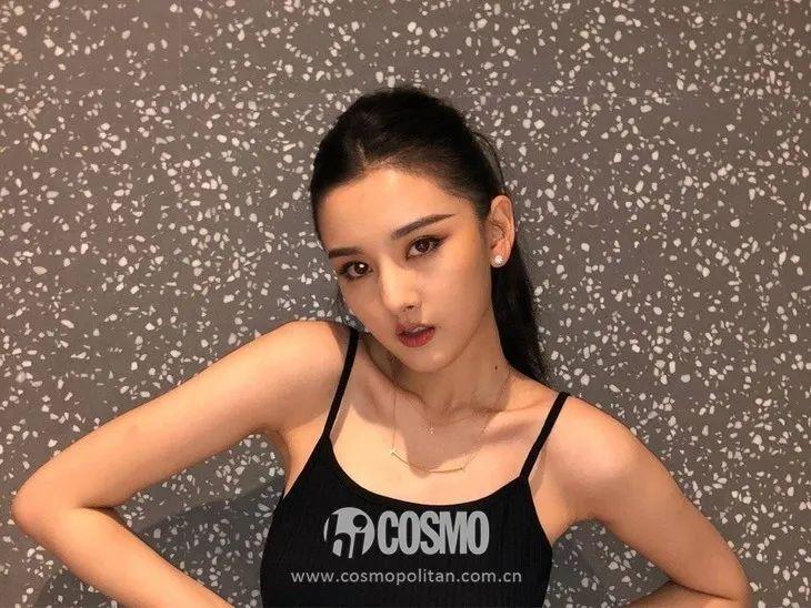 美人计祖儿给陈赫画上蓝眼线这画面太美