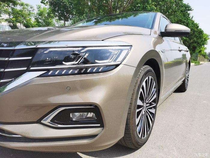 一见钟情的金色帕萨特,带着金帕走向人生巅峰咯!帕萨特