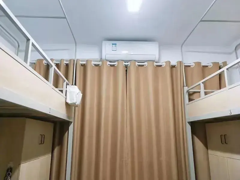 无论从学习氛围,校园环境,住宿条件,硬件设施,南京传媒学院都是极好的