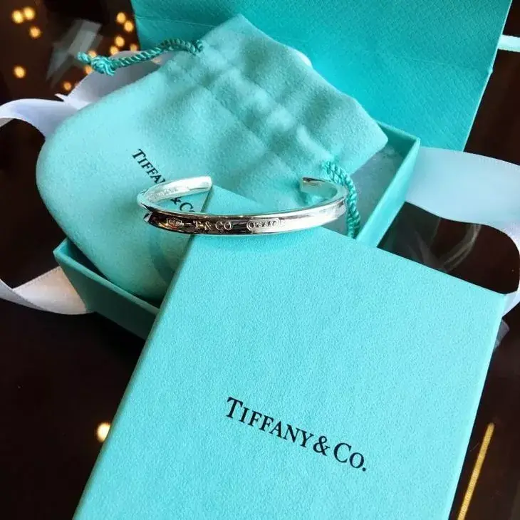 有些颜色不是你想用就能用的比如说蒂芙尼蓝