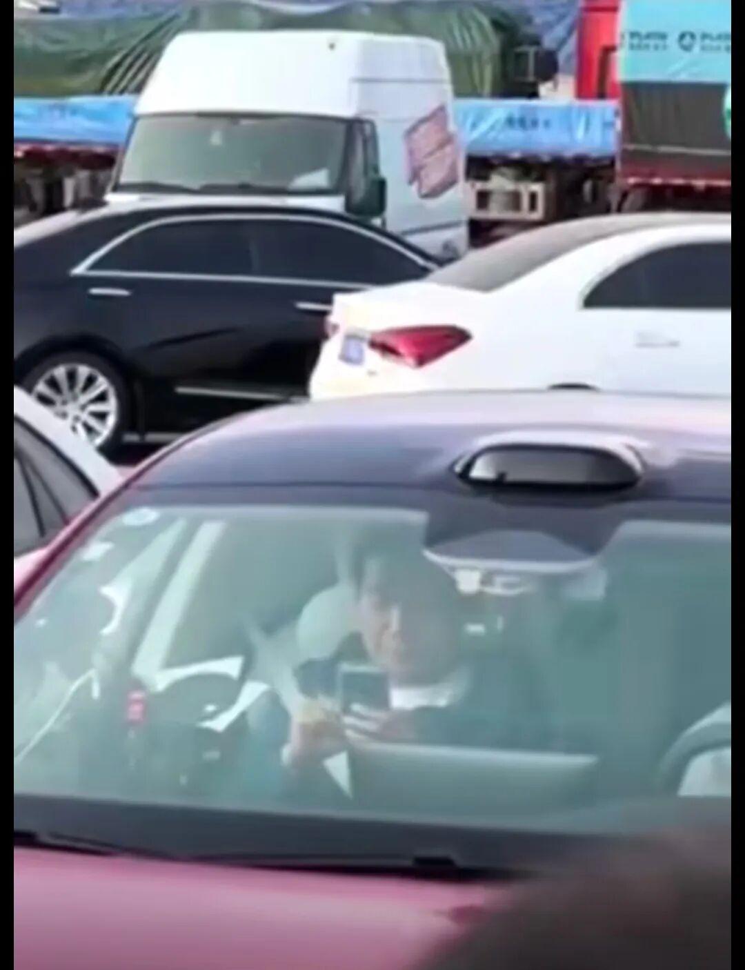 离谱!雷军被堵车里维权?小米汽车高管硬刚:造谣的等着!