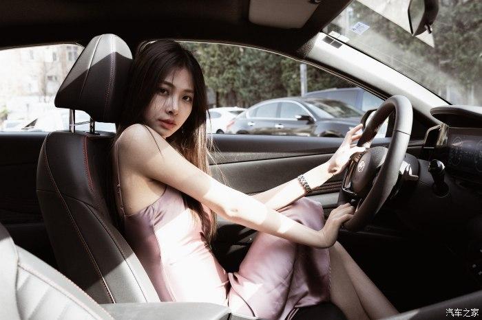 女神驾到丨舞蹈老师与她的新晋座驾第七代伊兰特