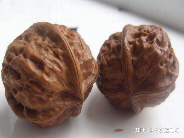 快速盘红核桃的方法 v2-437995944384d7d670ddbac4c3784682_r.jpg