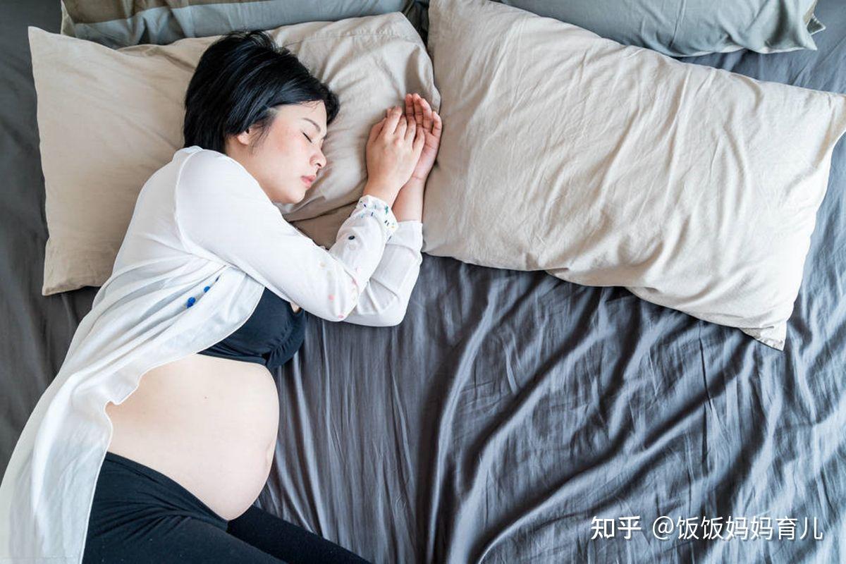 进入孕晚期，睡姿方面讲究更甚，这些错误睡姿不改当心早产风险-搜狐大视野-搜狐新闻