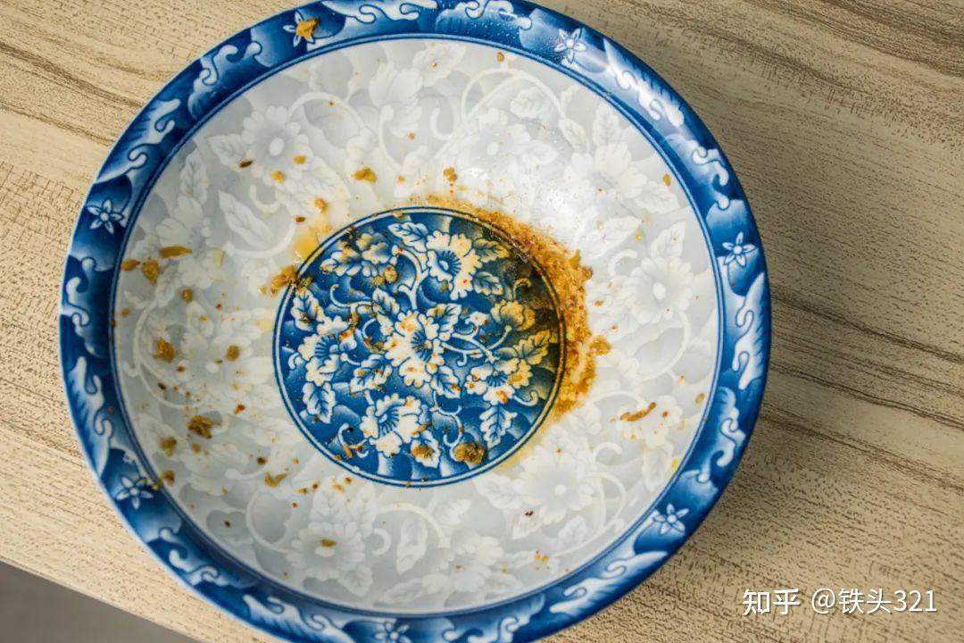 品牌新秀,当然更懂中国人做菜的特点,喜欢爆炒和火锅,餐具油污程度高