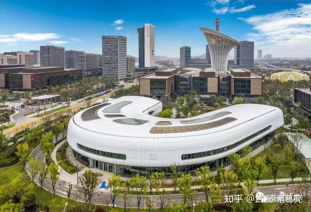 叠墅清栋特价比高层还低的价格在光谷中心城正核心实现有天有地有花园