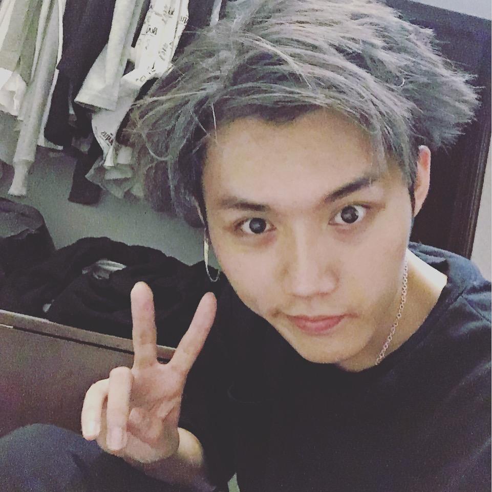 男生染灰白色头发是什么样的体验