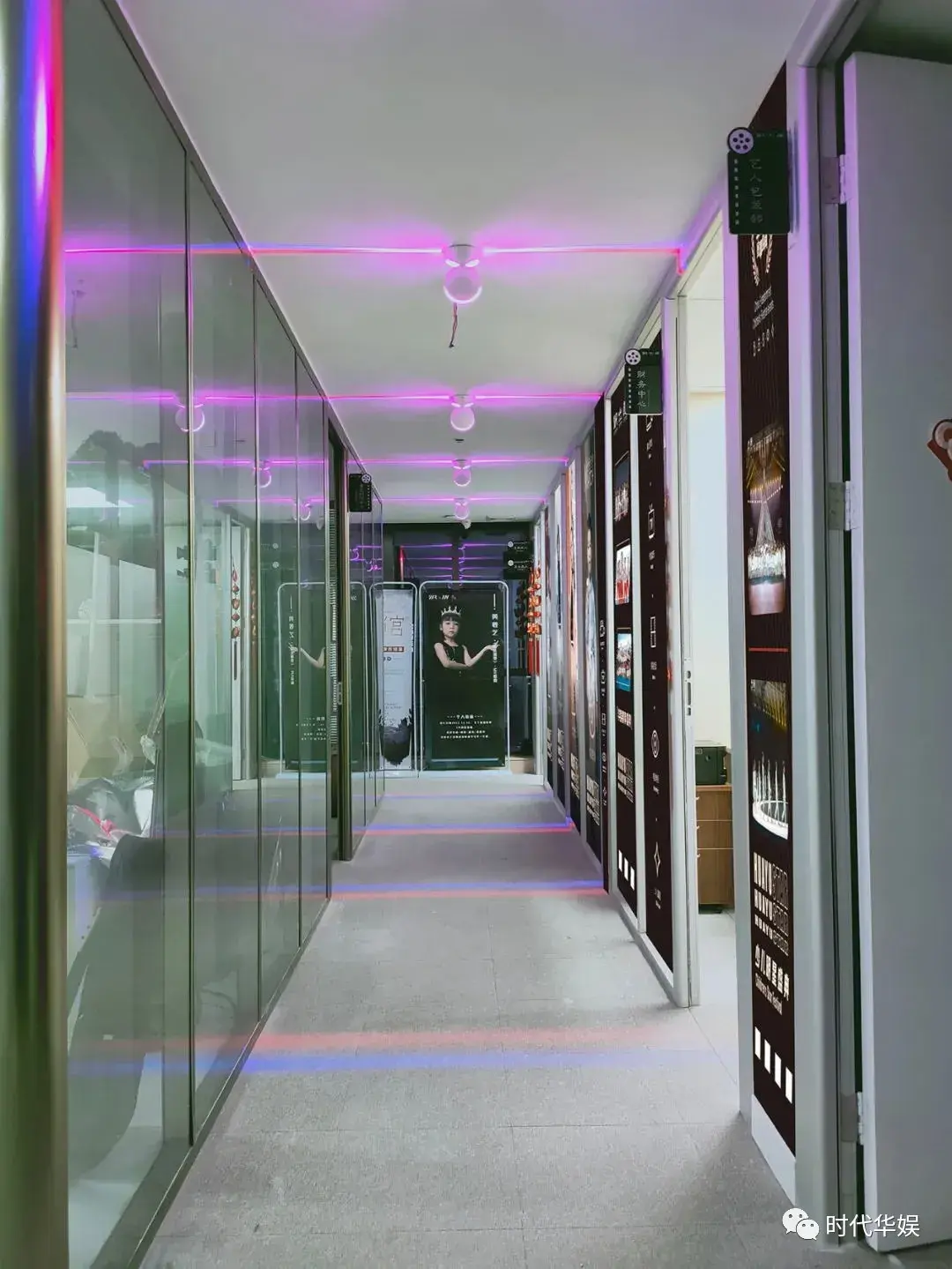 百万录音设备,大师级摄影棚装置,专业试镜厅,家长休息区域等,还有更多