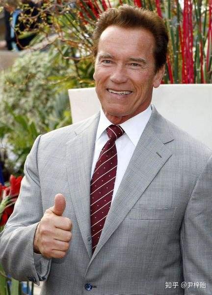 乌利塞斯,这个健身界的网红达人,肌肉不用多说,头发更是十分有型.