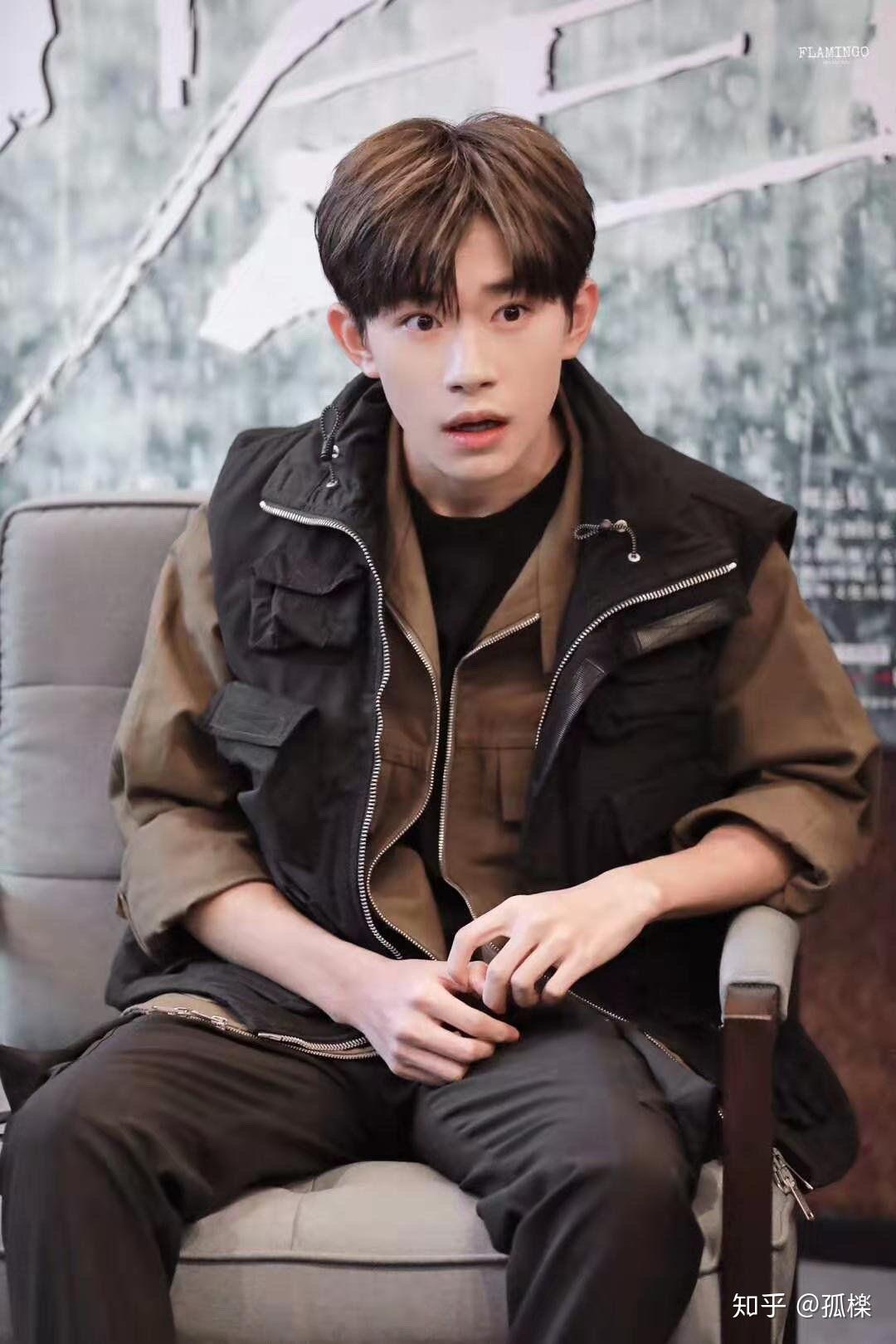 易烊千玺这种三七分刘海需要烫吗烫的话怎么烫
