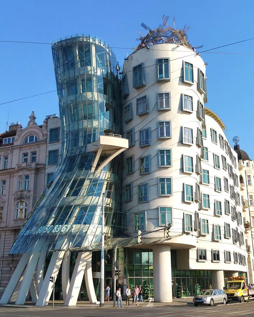 Frank Gehry|解构主义风格——雕塑般的形式,非常规的材料 - 知乎