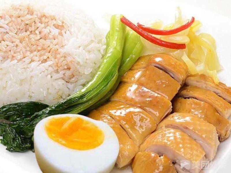 芋头糕,肠粉,炒牛河等早茶点心,下至姜葱鸡,烧鸭,烧鹅,叉烧,盐焗鸡