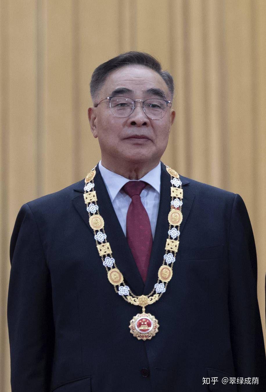 向这四位英雄致敬,向所有在国家危难的时候挺身而出的人致敬.