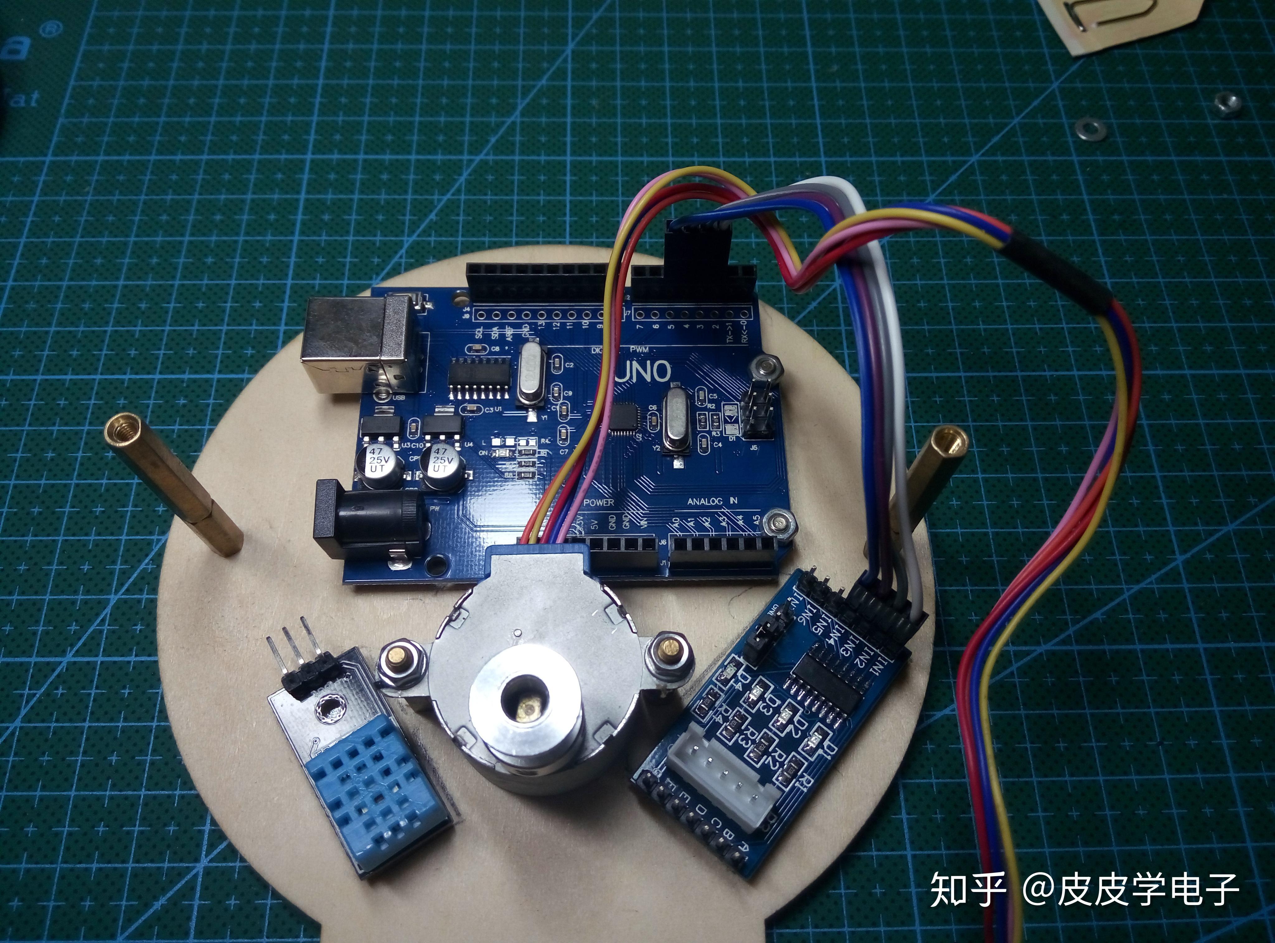 arduinouno,因為arduinuno支持很多開源庫以及傳感器,所以編寫程序