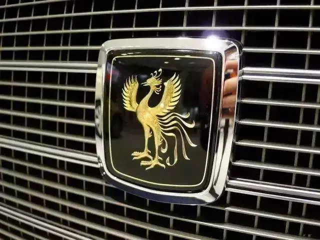 凤凰车标车迷老司机肯定应该都见过这是丰田旗下最高端的车型丰田世纪